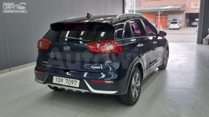 Kia Niro 2017 — 2