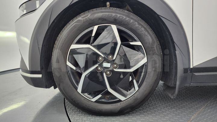 Hyundai Ioniq5 2023 — 5
