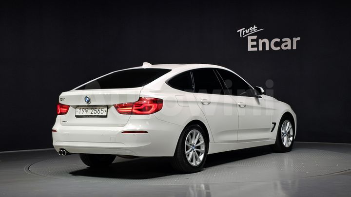 BMW 3 Series 2018 — 3