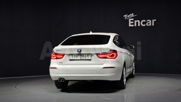 BMW 3 Series 2018 — 5