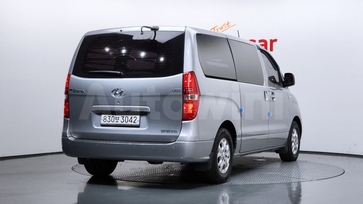 Hyundai Starex 2016 — 2