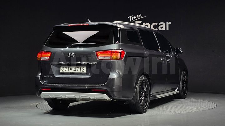 Kia Carnival 2017 — 2