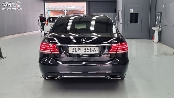 Mercedes-Benz E Class 2014 WDDHF0CB3EB047913 — 4