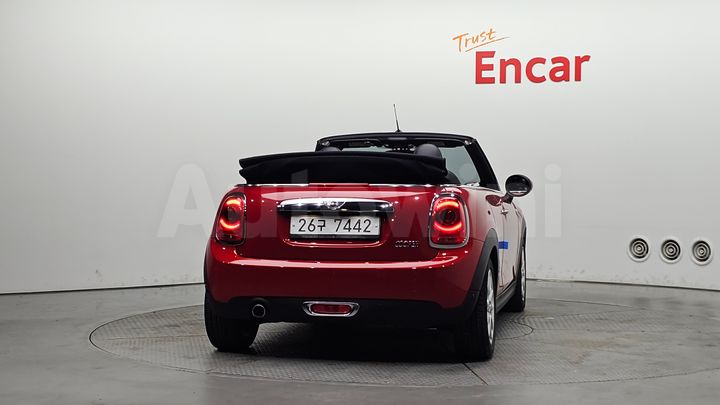 Mini Cooper Convertible 2018 — 4