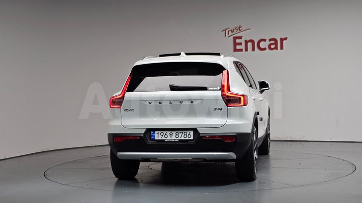 Volvo XC40 2024 — 3