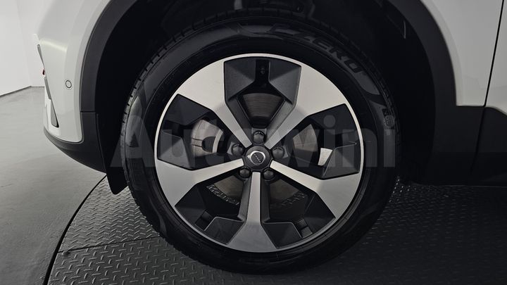 Volvo XC40 2024 — 4