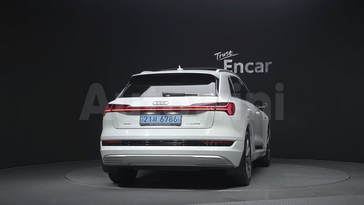 Audi e-tron 2020 — 4