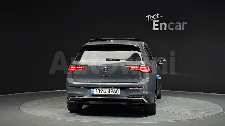 Volkswagen Golf 2025 — 4