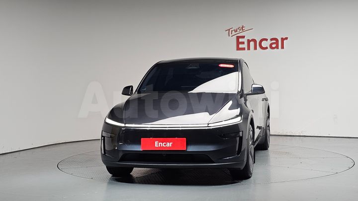 Tesla Model Y 2025 — 2