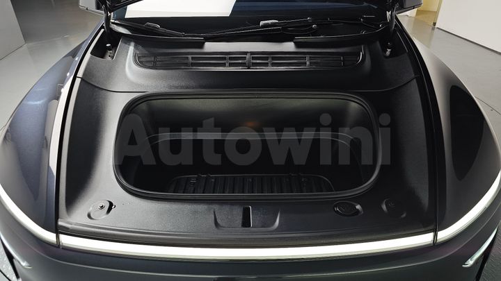 Tesla Model Y 2025 — 5