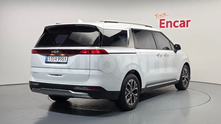 Kia Carnival 2023 — 2