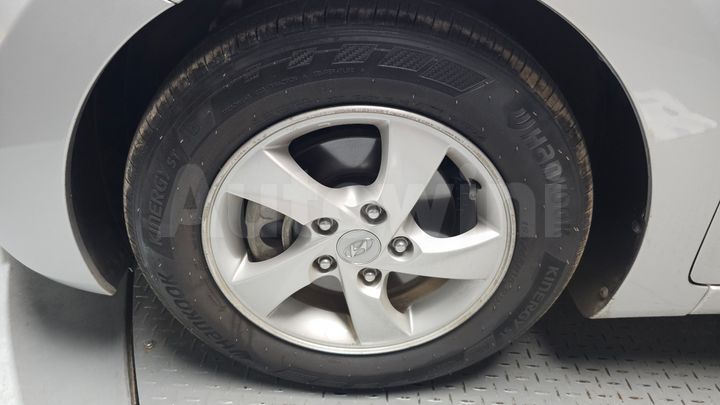 Hyundai Avante 2015 — 5