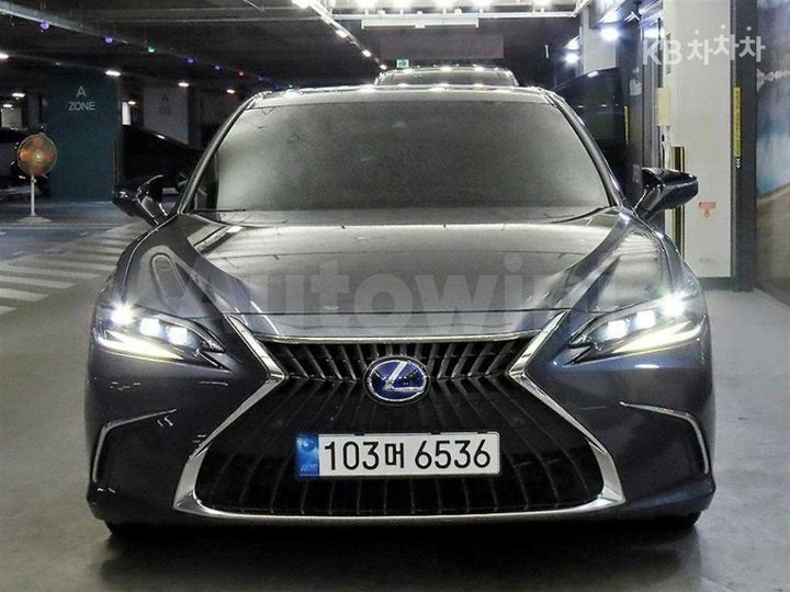 Lexus ES 2022 — 2