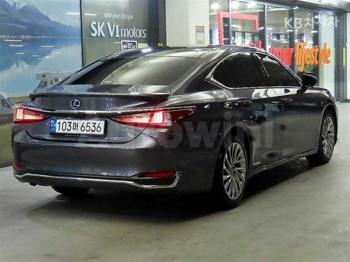 Lexus ES 2022 — 4