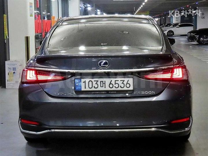 Lexus ES 2022 — 5