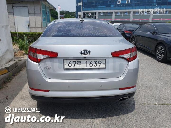 Kia K5 2011 KNAGM415BBA149906 — 3