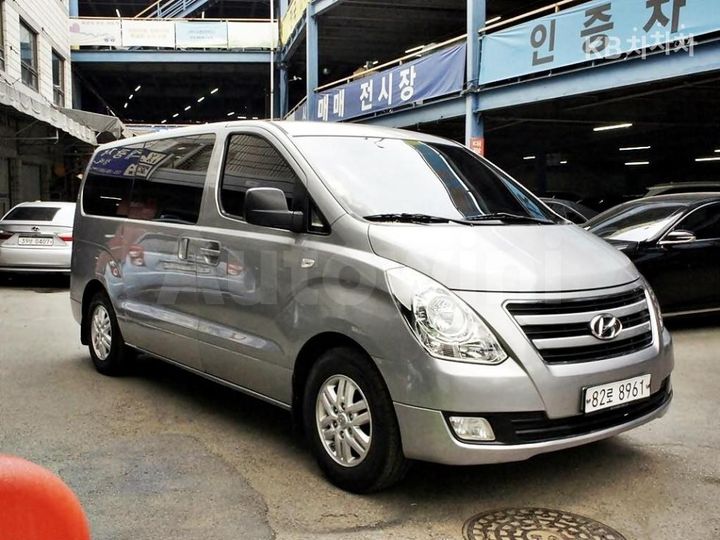 Hyundai Starex 2017 — 2