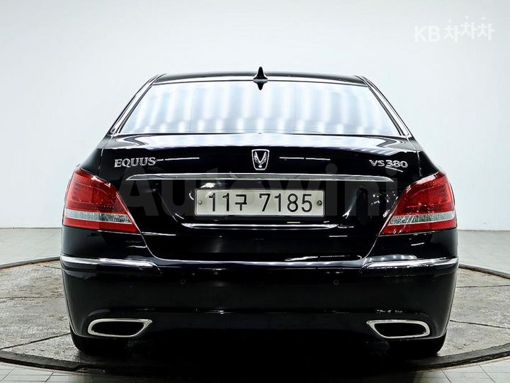 Hyundai Equus 2010 — 3