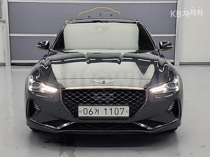 Genesis G70 2018 KMTG541EDJU006996 — 2