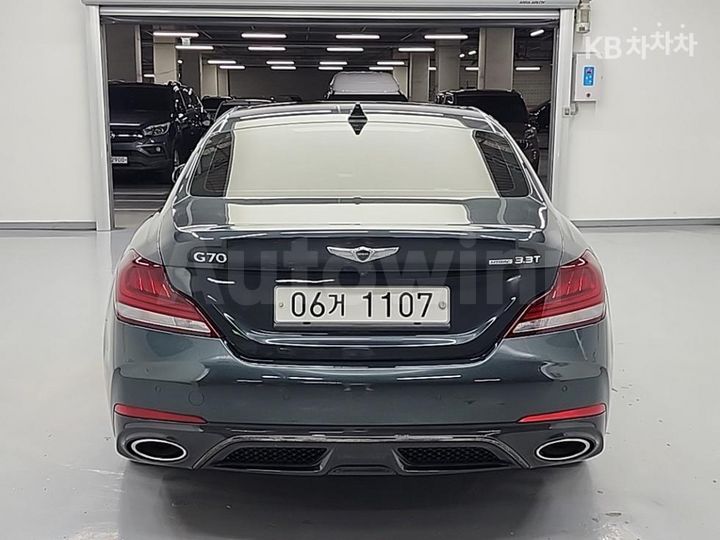 Genesis G70 2018 KMTG541EDJU006996 — 3