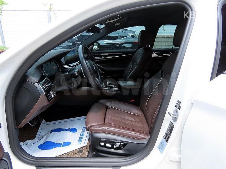 BMW 5 Series 2018 WBAJC310XJWE63323 — 5