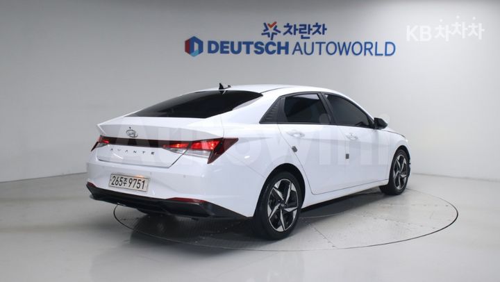 Hyundai Avante 2023 KMHLM41JGPU033357 — 2