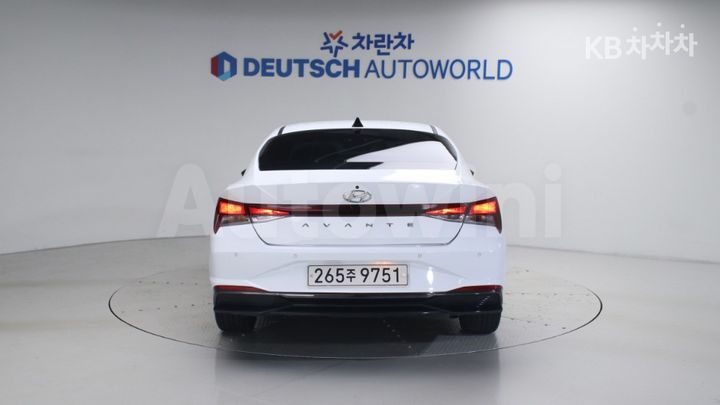 Hyundai Avante 2023 KMHLM41JGPU033357 — 4
