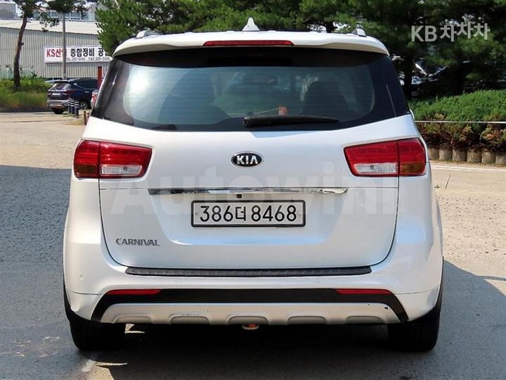 Kia Carnival 2018 KNAMC81ABJS429042 — 4