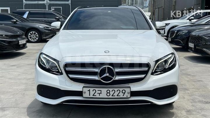 Mercedes-Benz E Class 2017 WDDZF4JB0HA068095 — 2