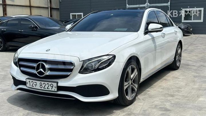 Mercedes-Benz E Class 2017 WDDZF4JB0HA068095 — 3