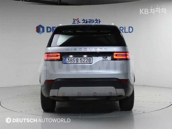 Land Rover Discovery 2017 SALRA2BKXHA032824 — 4