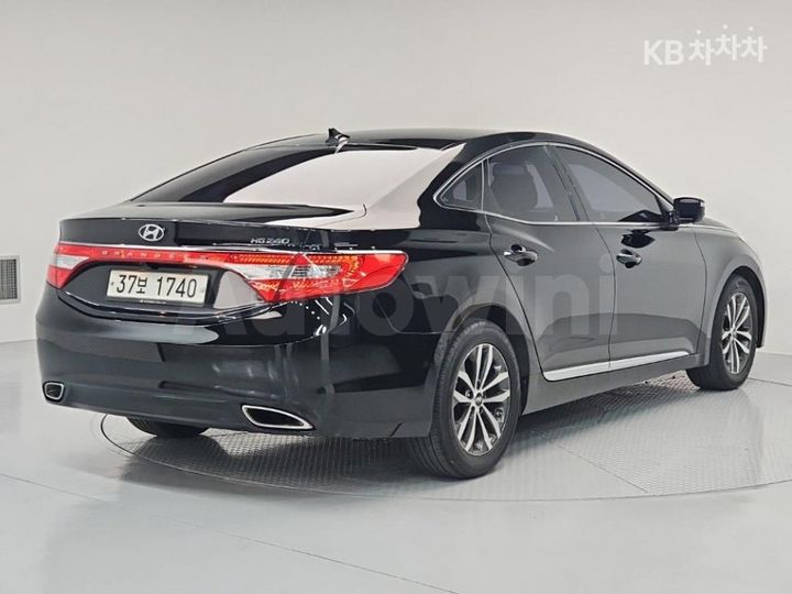 Hyundai Grandeur 2011 — 4