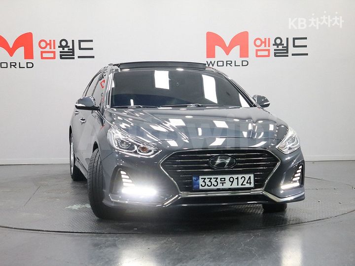 Hyundai Sonata 2018 KMHE341CBJA460850 — 2