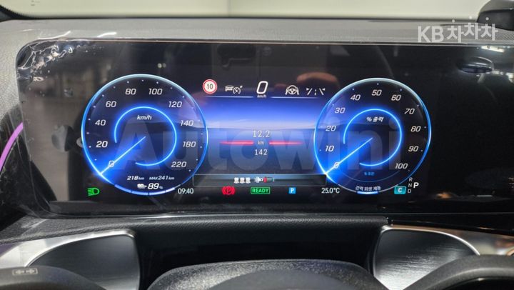 Mercedes Benz EQB