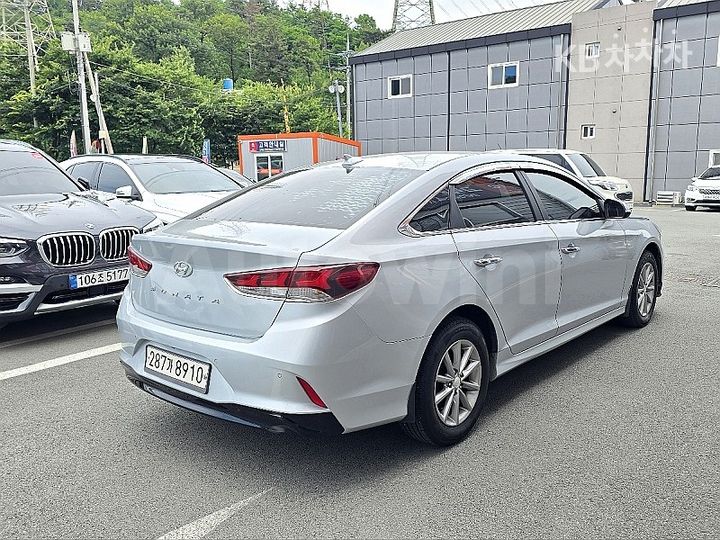 Hyundai Sonata 2018 KMHE341DBJA381379 — 4