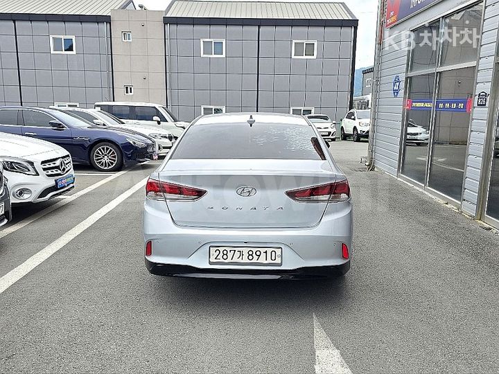 Hyundai Sonata 2018 KMHE341DBJA381379 — 5