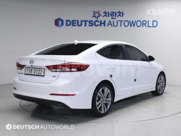 Hyundai Avante 2017 KMHD641DBHU309274 — 2