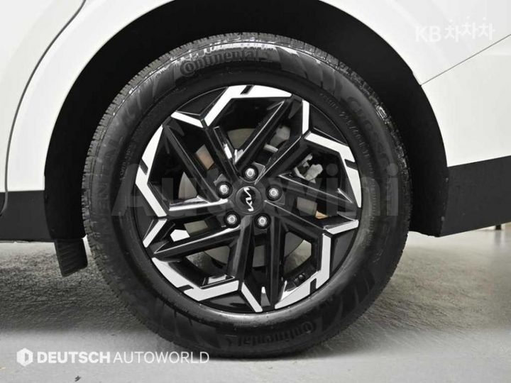 Kia Carnival 2025 KNANE813BSS496090 — 5