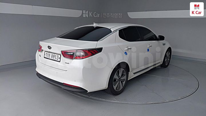 Kia K5 2015 KNAGN41CBFA093473 — 2