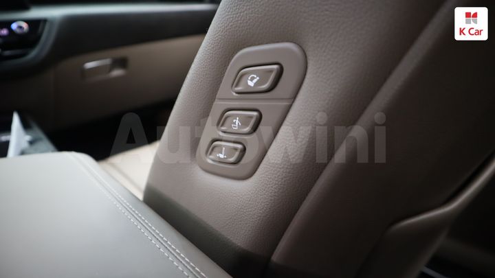 Kia K8 2023 KNAM2411BPA056985 — 4