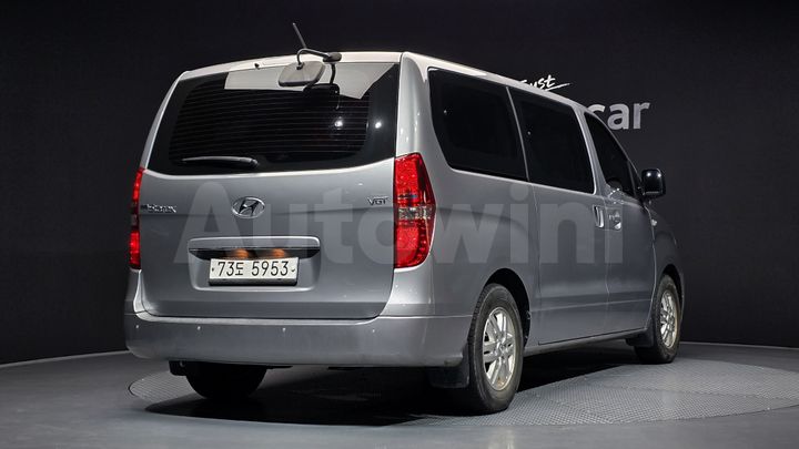 Hyundai Starex 2018 — 2