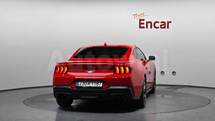Ford Mustang 2025 — 4