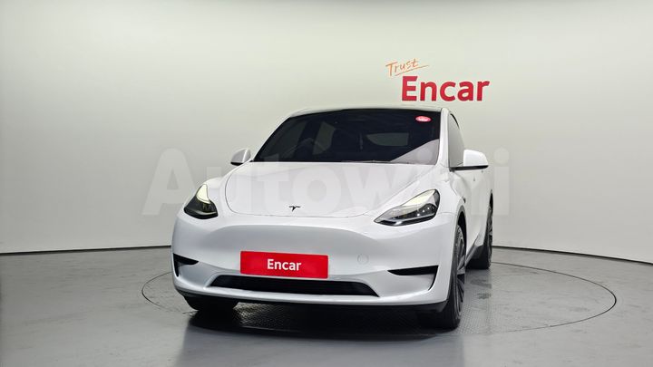Tesla Model Y 2024 — 3