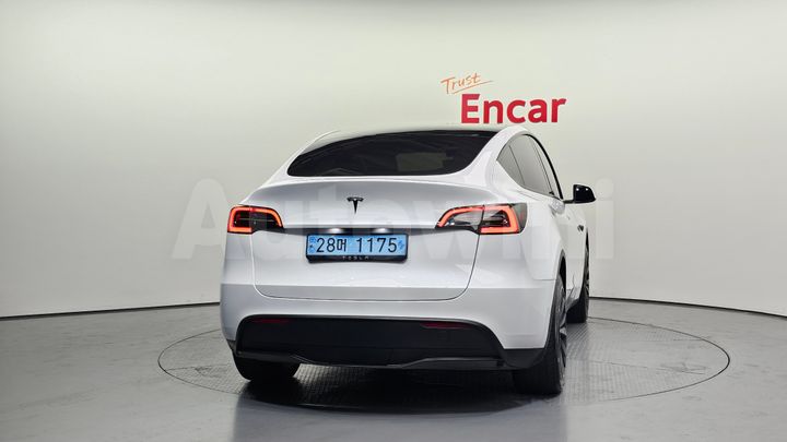 Tesla Model Y 2024 — 4