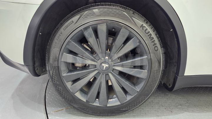 Tesla Model Y 2024 — 5