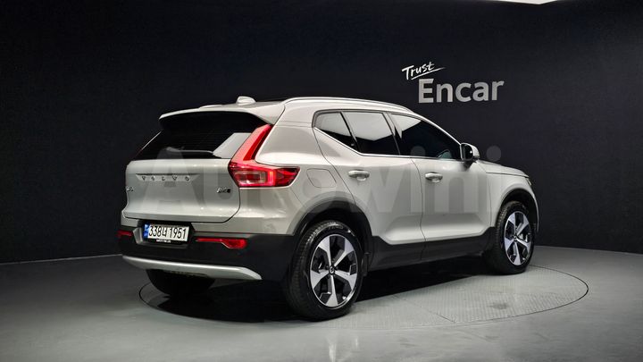 Volvo XC40 2023 — 2
