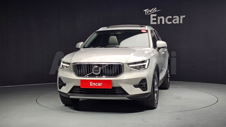 Volvo XC40 2023 — 3