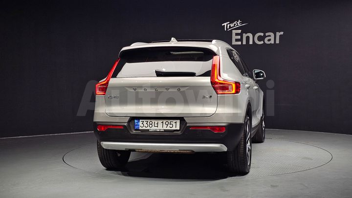 Volvo XC40 2023 — 4