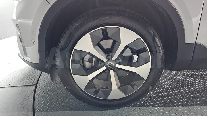 Volvo XC40 2023 — 5