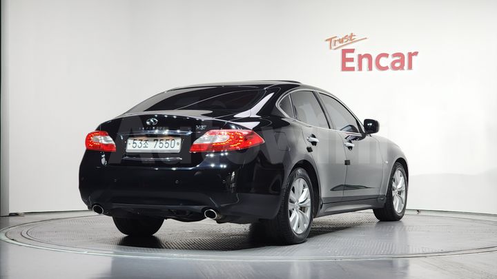 Infiniti M 2011 — 2